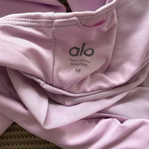 ALO Yoga Light Pink Set - Picture 2 of 5